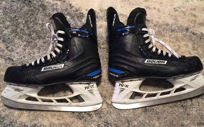 Bauer 1N Vcut  Senior Pro Stock Size 8.5