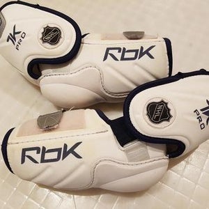 Reebok 7k Pro Medium (size 5) Elbow Pads made in Sweden