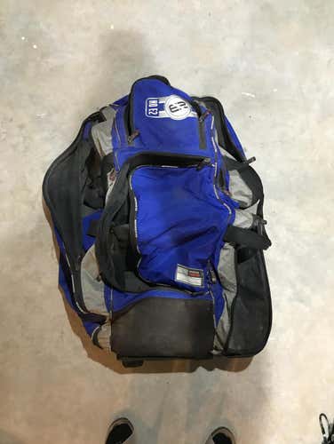 Blue NoE2 Catches Bag