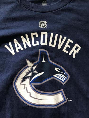 Lot Of Vancouver Canucks Player Shirts Size Large