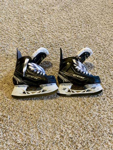 CCM RibCor 70K  Youth Size 11