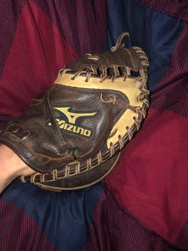 Mizuno 33.5” catchers mitt