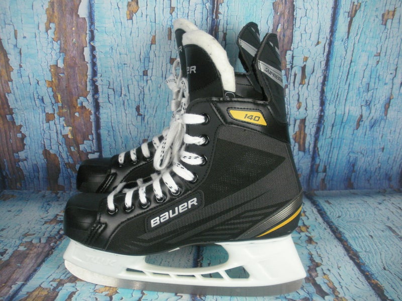 NEW Bauer Supreme 140 Black Ice Hockey Skates Size: 7 R