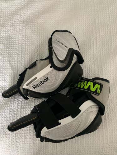 Reebok KFS 11k Elbow Pads Senior Medium w/ Removable Forearm Protectors