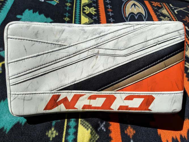 CCM Extreme Flex III Pro - Regular Blocker - Senior Pro Stock (Anaheim Ducks, Kevin Boyle)