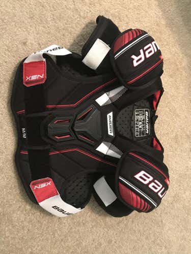 Bauer NSX Shoulder Pads Senior