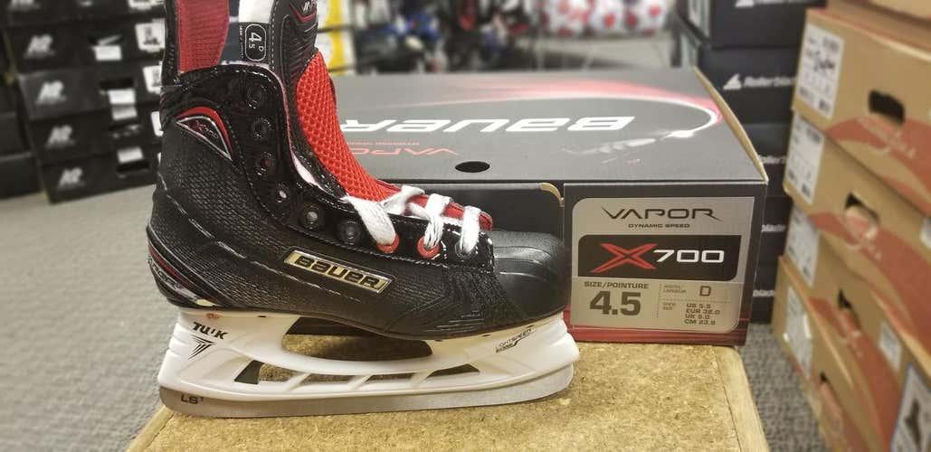 New Bauer Vapor X700  Junior Size 4.5