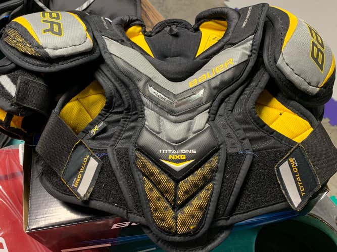 Bauer Junior Small NXG Shoulder Pads