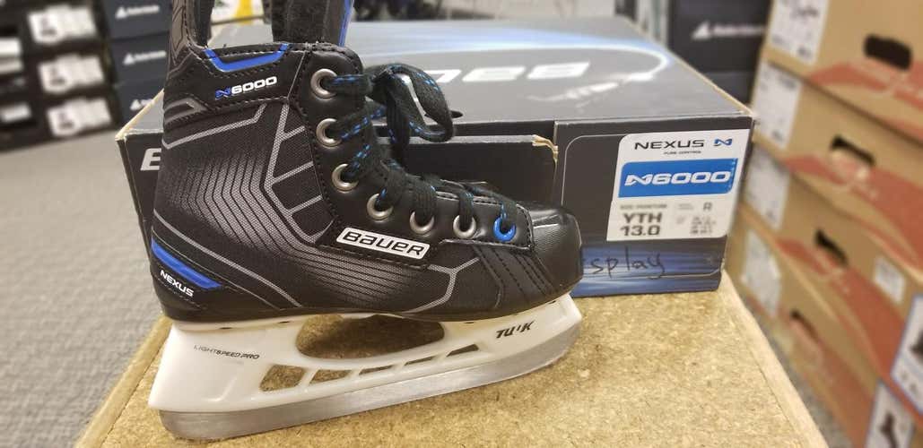 New Bauer Nexus 6000  Youth Size 13