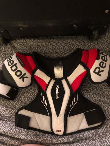 USED REEBOK 14k Junior Shoulder Pads