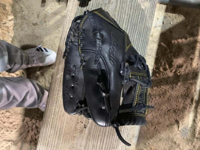 Mizuno Classic Pro Soft  Adult