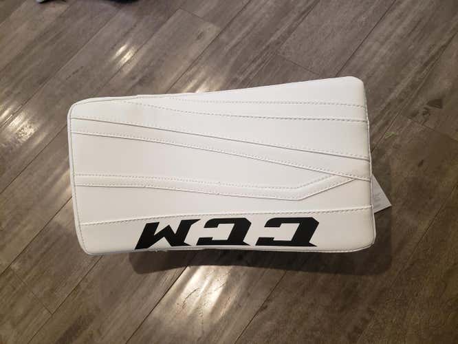 New CCM Extreme Flex II 860  Regular Senior