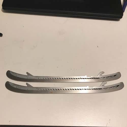 Lightly Used Bauer Fusion Steel 8-8.5 (272)