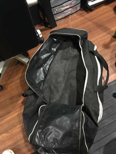 Black Rawlings Rolling Catchers Bag