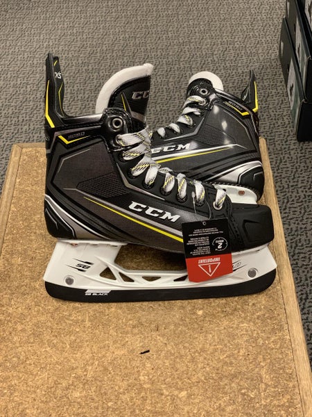 New CCM Tacks 9090  Junior Size 5