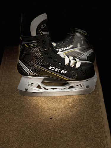 New CCM Tacks 9060  Senior Size 8