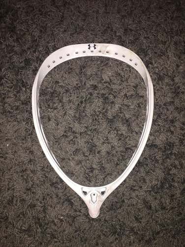 Under Armour Headline Goalie Head cracks