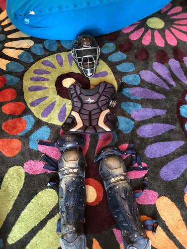 Youth Catchers Equipment. FULL SET. Used For One Season