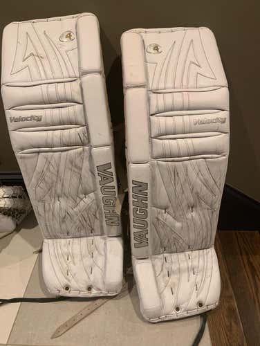 Vaughn V4 7600 35 Plus 1 Goalie Pads