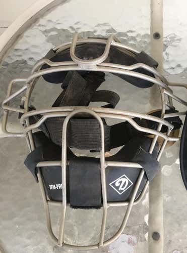 Diamond Catcher’s Facemask