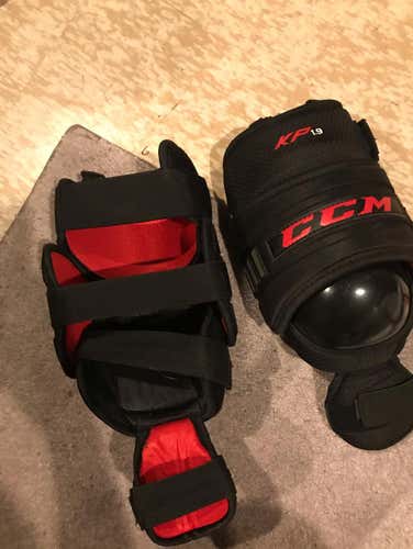 CCM Intermediate Kp1.9 Knee Guards