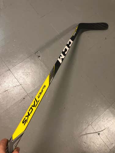 CCM Supertacks Intermediate 60 Flex/p29 Crosby Curve/right Shot