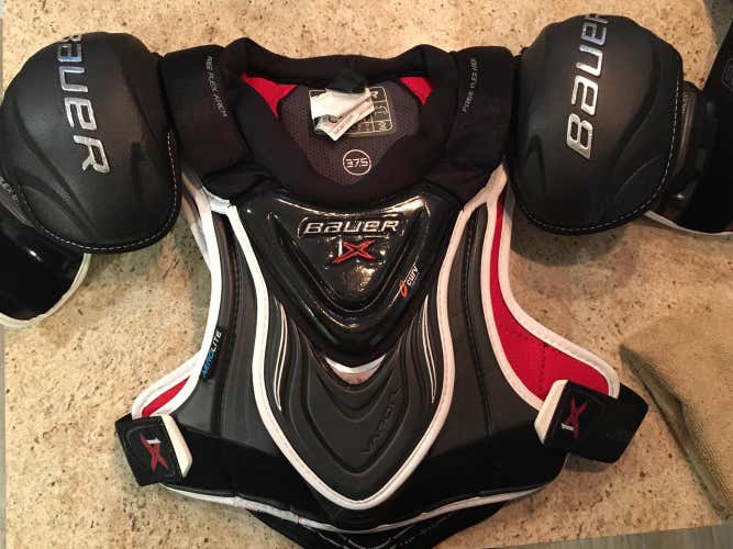 Bauer Junior Shoulder Pads