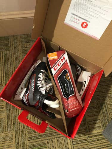 Brand New Ccm Jetspeed Ft1 Size 7.5EE