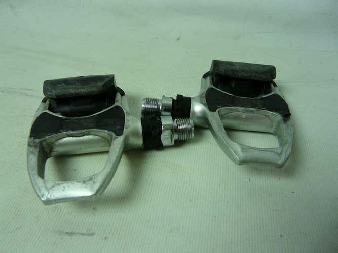Shimano Ultegra 6700 Cycling Pedals in silver/black