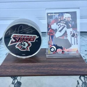 Michael Peca AUTOGRAPHED Puck Display