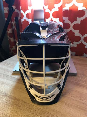Navy / White Cascade S