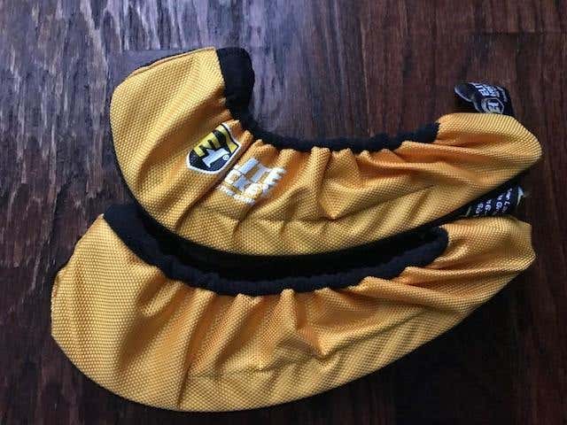 Elite Hockey soakers very lightly used