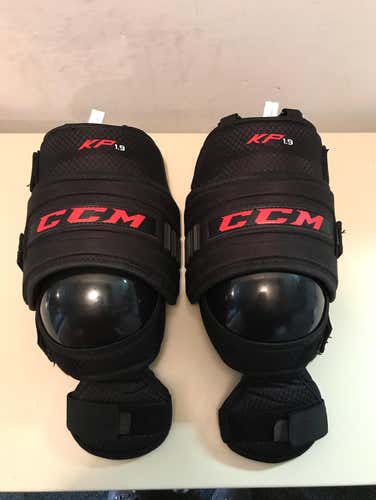 CCM 1.9 Senior Knee Protectors