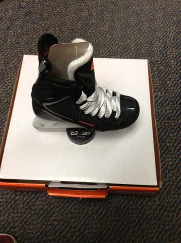 New Easton Mako II  Junior Size 2