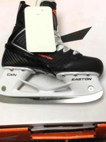 New Easton Mako Junior Size 2.5