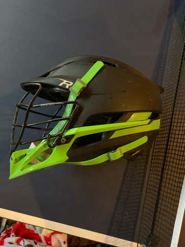 Matte Black/Green Minnesota Cascade R