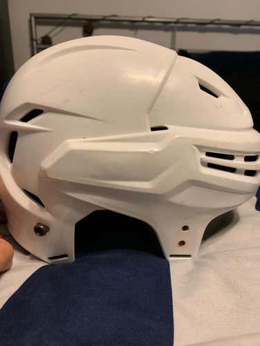 Used White Bauer Re Akt Helmet