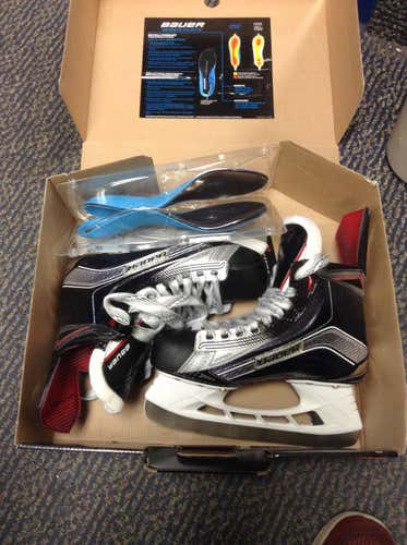 New Bauer Vapor 1X  Junior Size 4.5