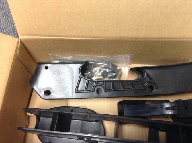 BAUER TUUK INLINE NYLON SKATE WHEEL CHASSIS SET (11-12)