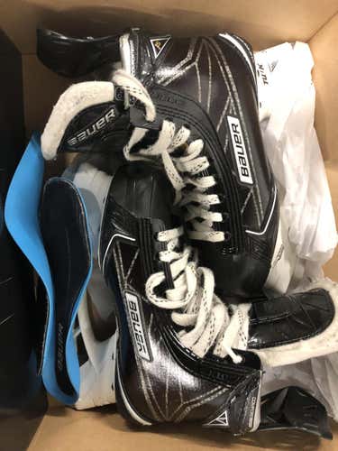 Slightly Used Demo Unit Bauer Supreme 1S  Junior Size 3.5