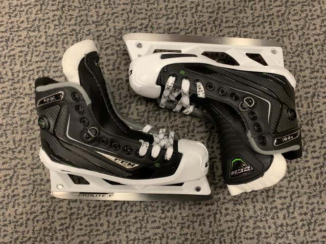 New CCM Ribcor 44K  Junior Size 5 Goalie