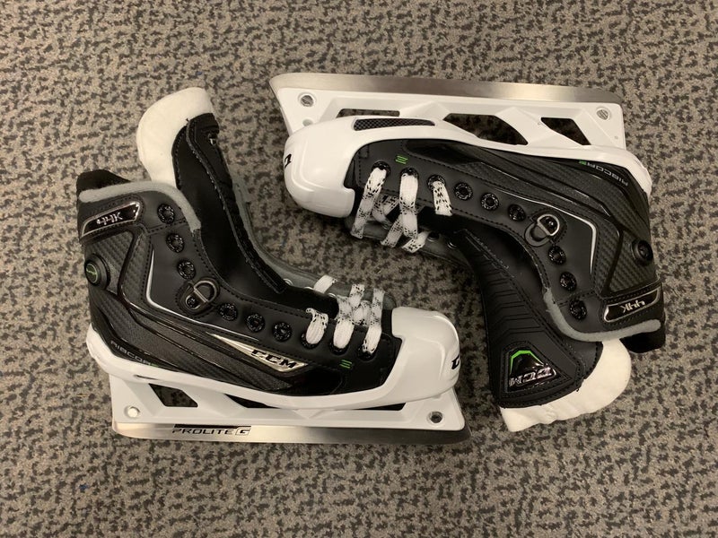 New CCM Ribcor 44K Junior Size 5 Goalie
