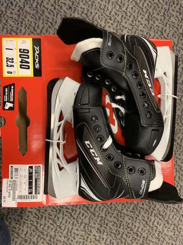 New CCM Tacks 9040  Junior Size 1