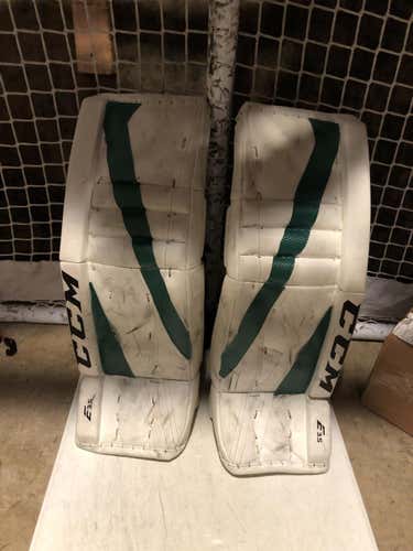 CCM Extreme Flex 3.5 Leg pads “28”