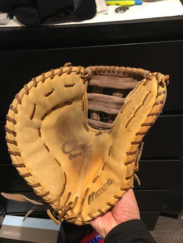 Mizuno Classic First Base Glove