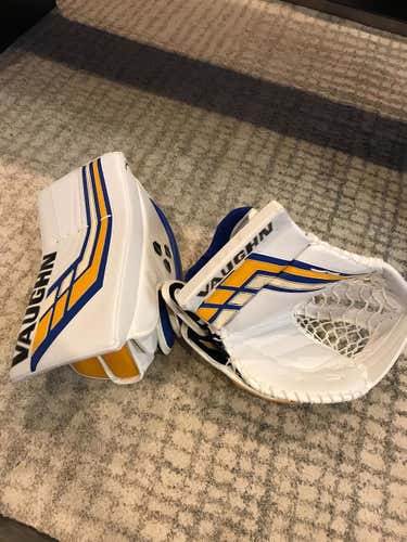 New Vaughn VE8 Pro Carbon  Pro Stock glove and blocker Chad johnson St. Louis blues