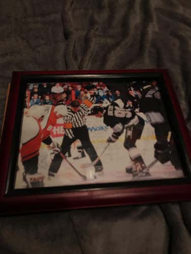 Eric Lindros Vs Wayne Gretzky Face off Signed Picture
