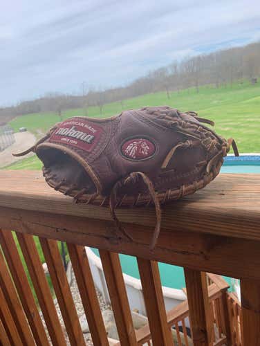 nokona WB32 catchers mitt