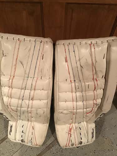 CCM Extreme Flex 860  Senior 32 plus 1