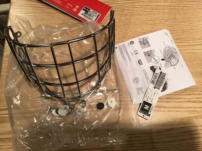 New CCM goalie cage m/l